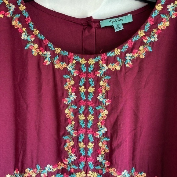 April Sky Burgundy‎ Floral Embroidered 3/4 Puff Sleeve Top Small - Picture 3 of 9